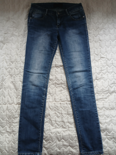 Teksas farmerke sa prelepim detaljima, L