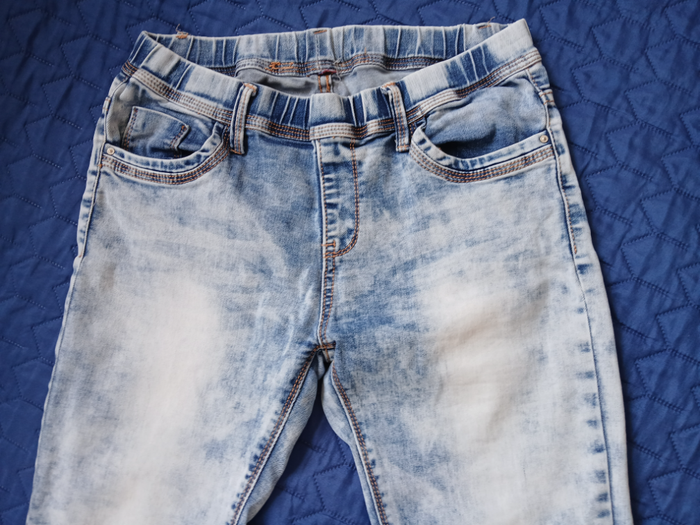 Svetlo plave uske teksas farmerke na lastis, M-L slika #2