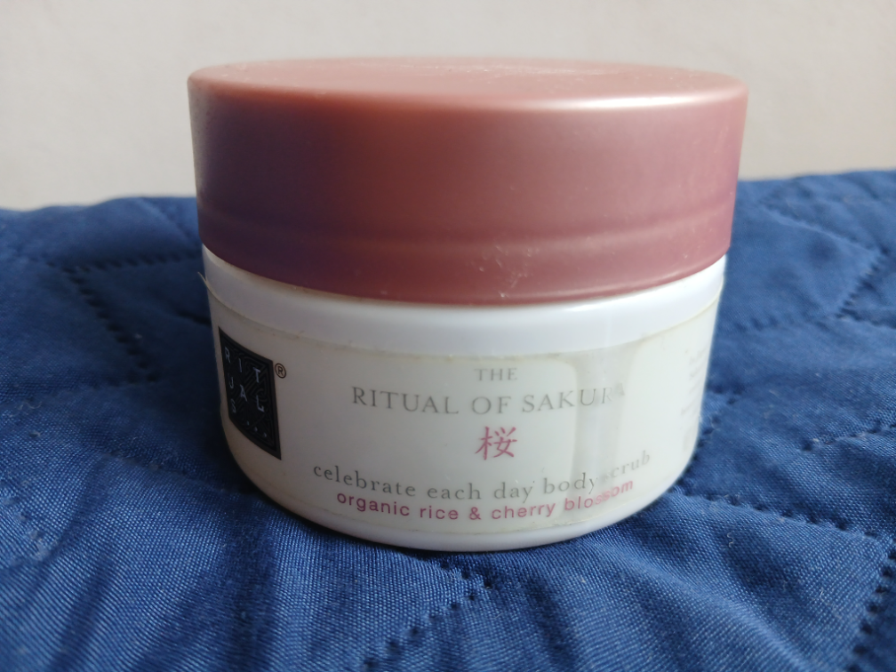Ritual of Sakura body scrub/piling za telo slika #1