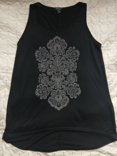 Amisu crna majica sa sivim ukrasom, M