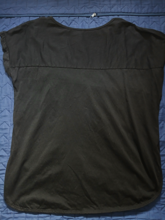 Italijanska crna bluza kombinovanih materijala, L slika #2