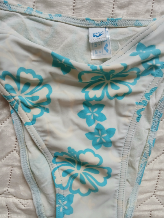 Arena tirkizno-beli cvetni dvodelni kupaci, 38 slika #2