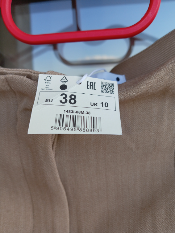 Reserved bež pantalone sa etiketom slika #2