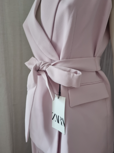 Nov Zara komplet prsluk sa kaisem bebi roze M/L thumbnail #4