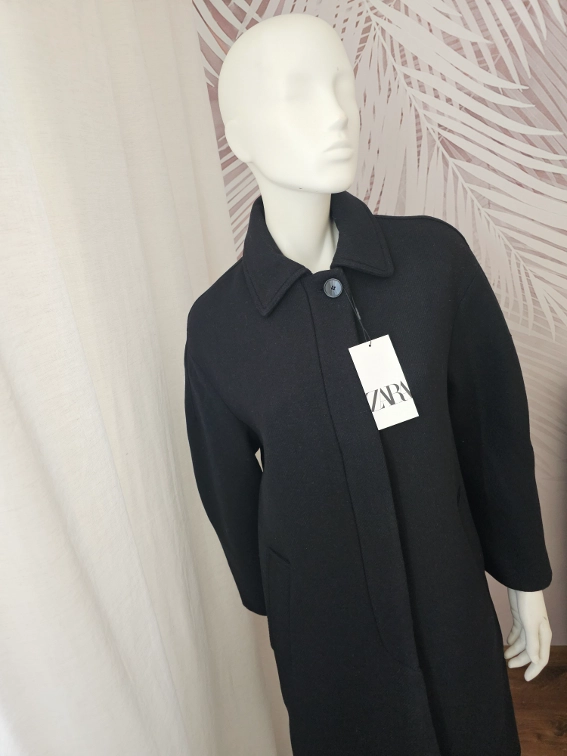 Nov sa etiketom crni Zara kaput  slika #2