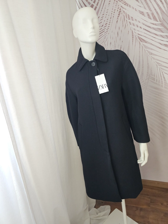 Nov sa etiketom crni Zara kaput  slika #1