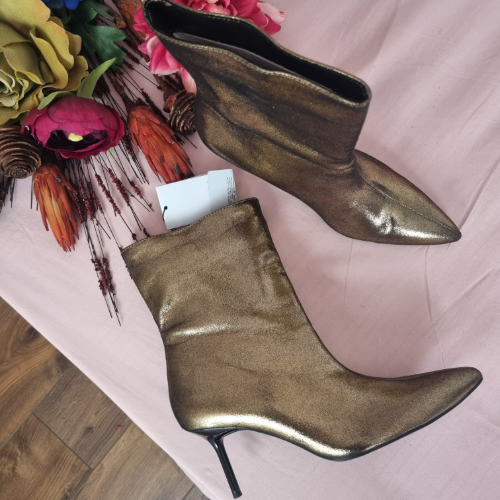 Nove Zara cizme bakarne nijanse 37 vel 