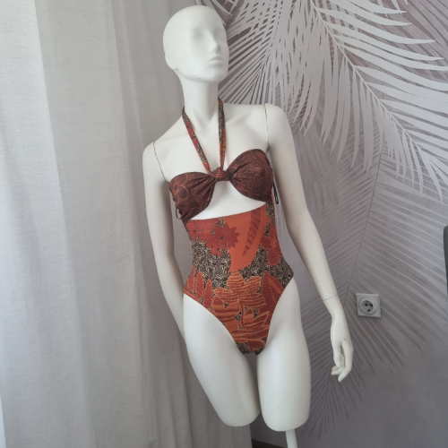 Nov Zara jednodelni kupaci XS vel 