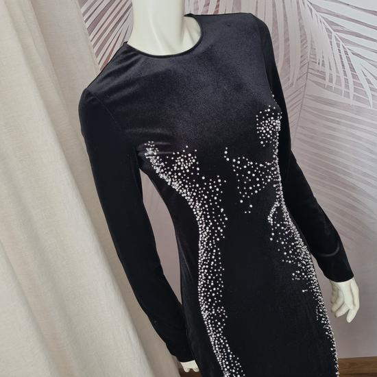 Elegantna midi haljina od pliša sa perlicama – S slika #1