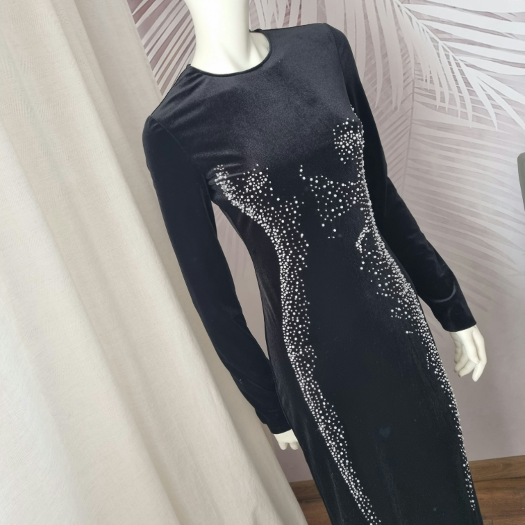 Elegantna midi haljina od pliša sa perlicama – S slika #5