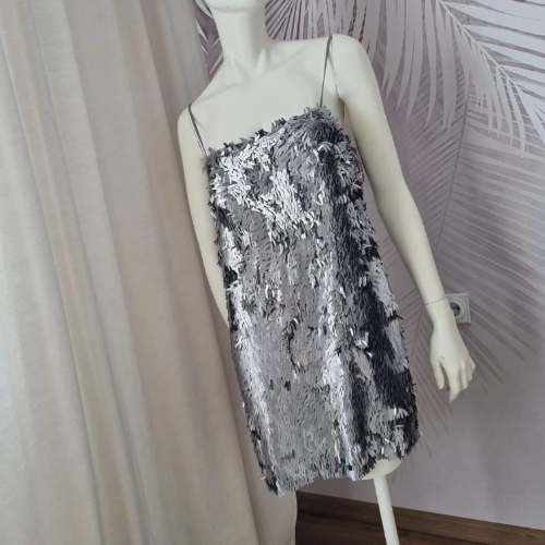 Nova sa etiketom Limited Zara haljina