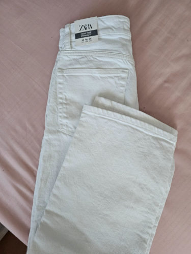 Nove Zara bele farmerice visok struk 36 vel