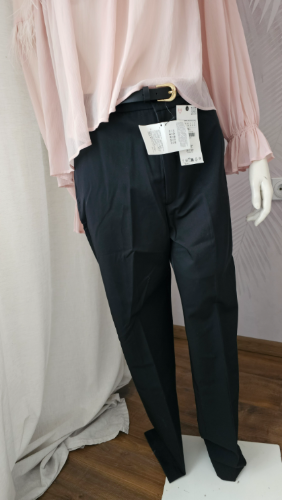 Nove Zara pantalone sa pripadajucim kaisem M