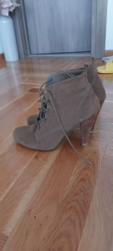 Stradivarius čizmice 