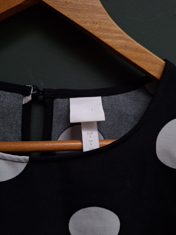 H&M haljina na tufne slika #3
