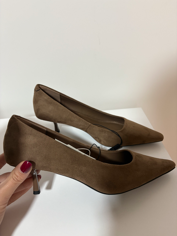 Reserved cipele sa etiketom slika #1