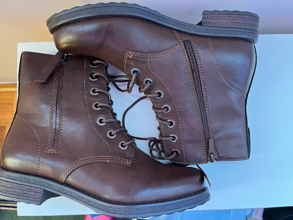 Clara Barson NOVE POLUDUBOKE CIZME BR 40 slika #1