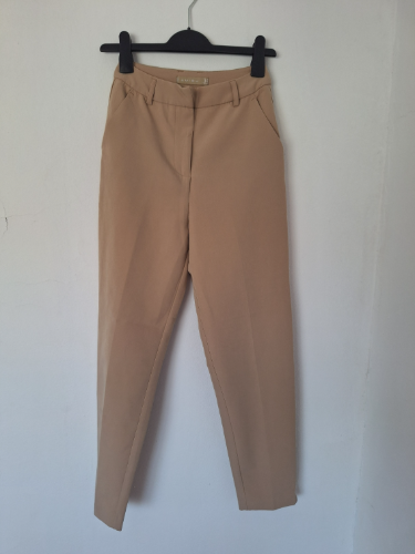 Amisu pantalone