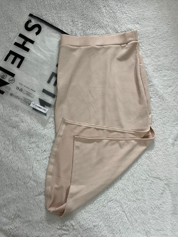 Shein nova rebrasta suknja sa slicem S/M slika #1