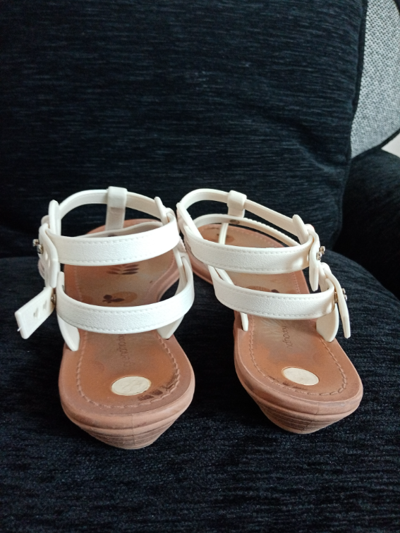 Grendha bele sandale slika #4