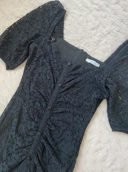 Crna uska haljina sa čipkom slika #3