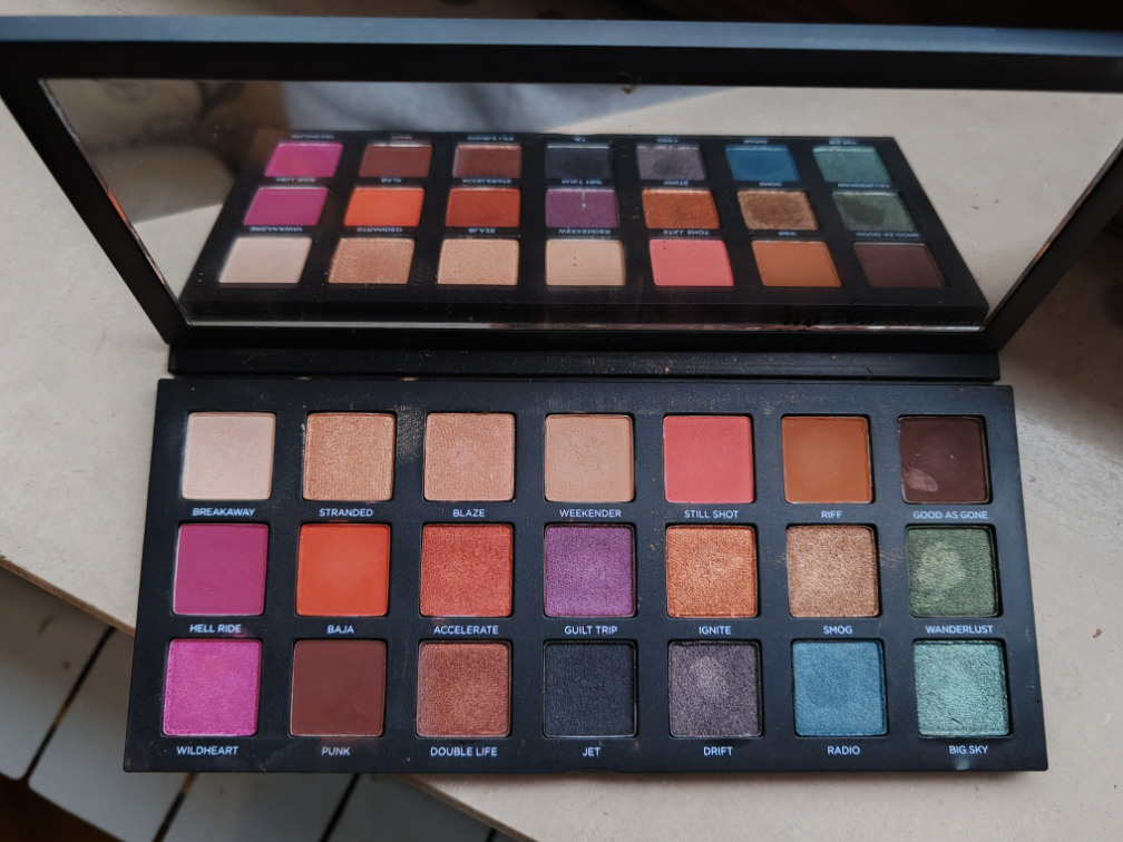 URBAN DECAY PALETA ŠMINKE slika #1