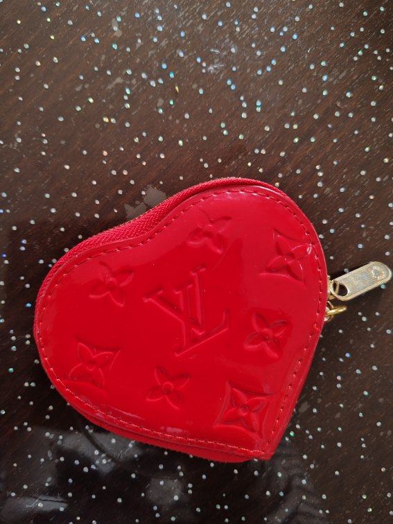 Louis vuitton privezak srce slika #1