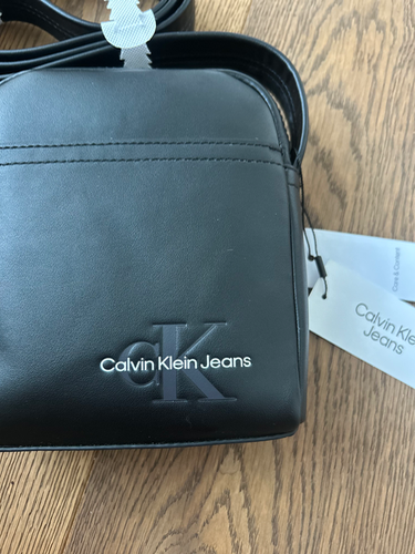 Novo!! Calvin Klein torbica
