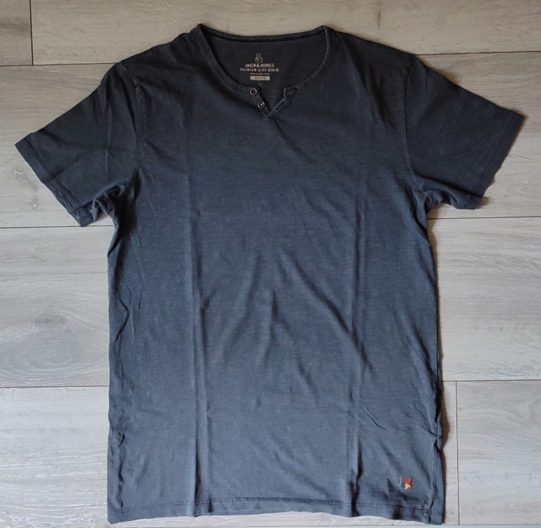 Super JACK & JONES majica - M-L slika #1