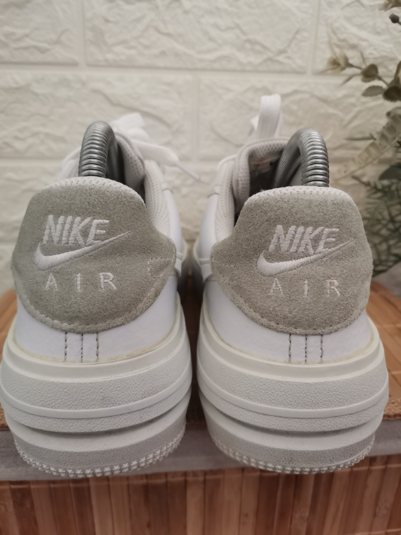Nike Air Force 1 kozne br. 38 slika #3