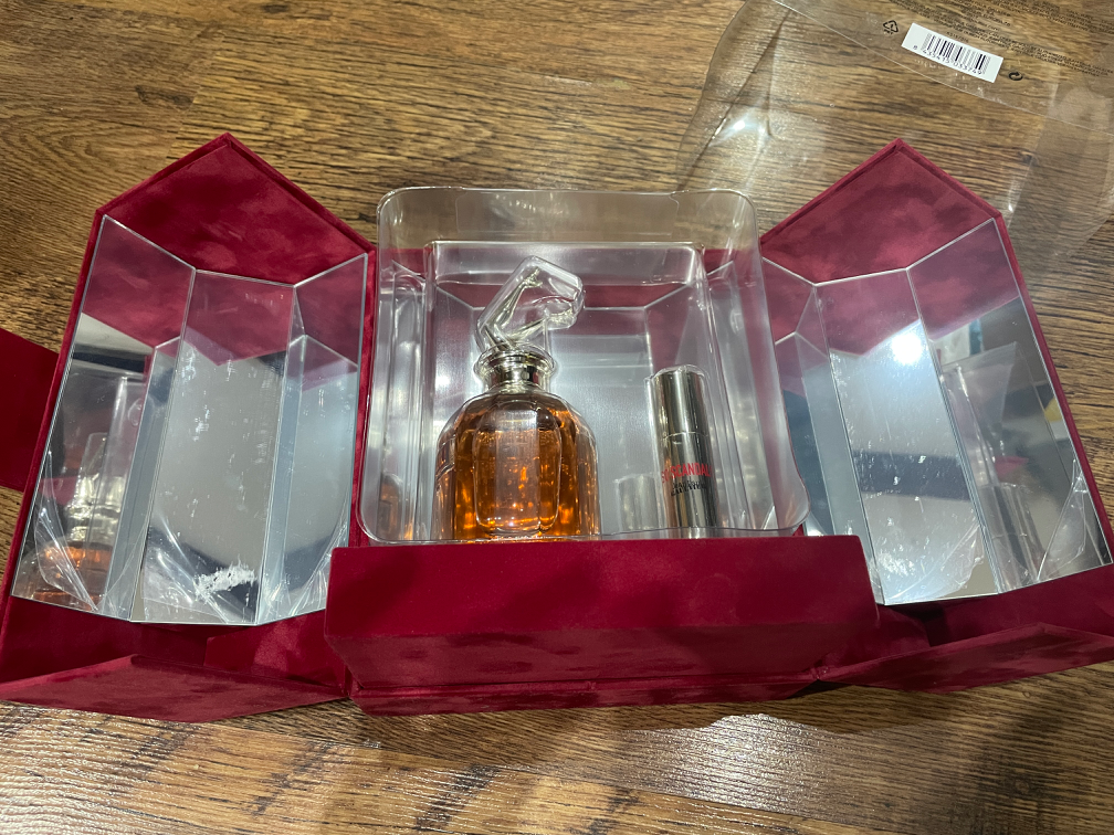 So scandal parfem poklon set slika #1