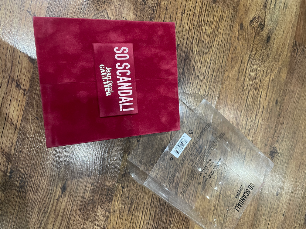 So scandal parfem poklon set slika #2