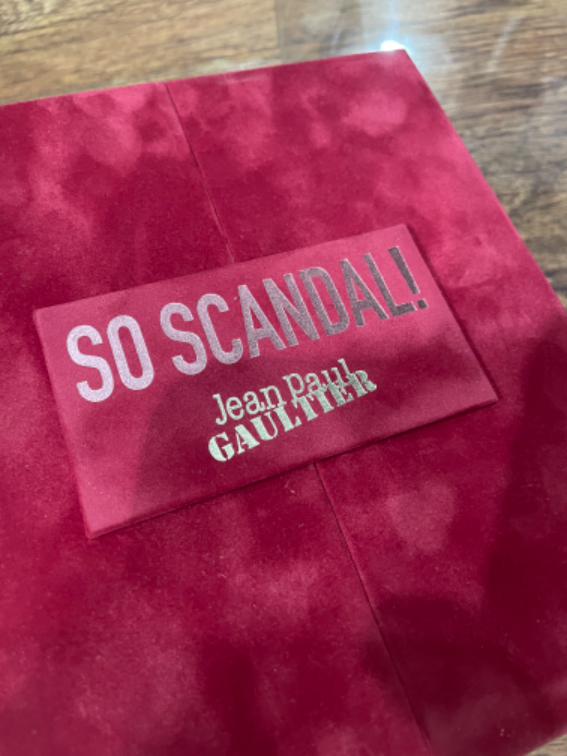 So scandal parfem poklon set slika #3