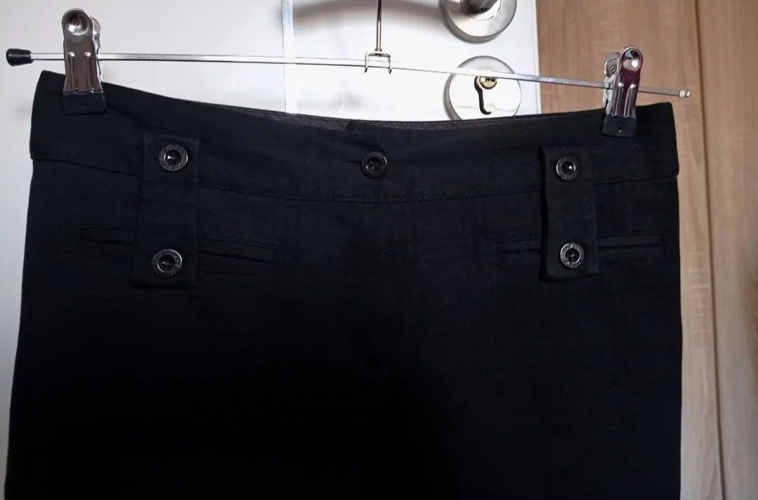 Elegantne ženske  crne pantalone slika #2