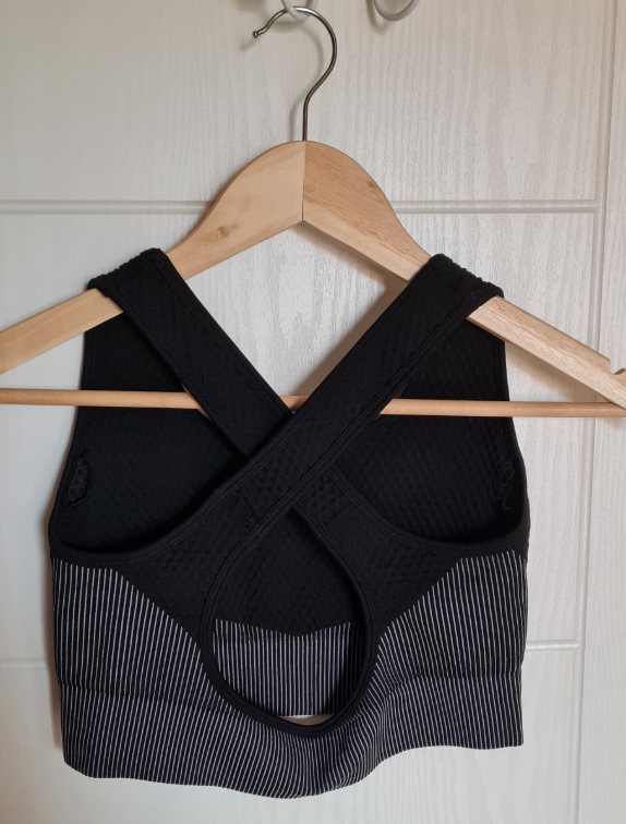 Crni sportski top slika #2