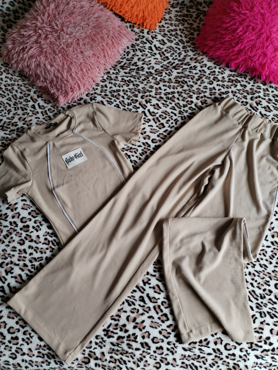 Komplet, pantalone i majica slika #1