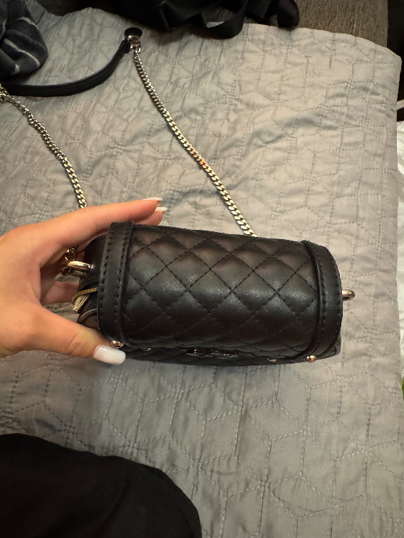 Guess torbica slika #2