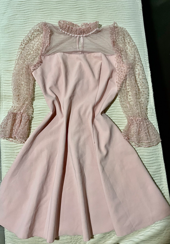 Roze haljina sa rukavima