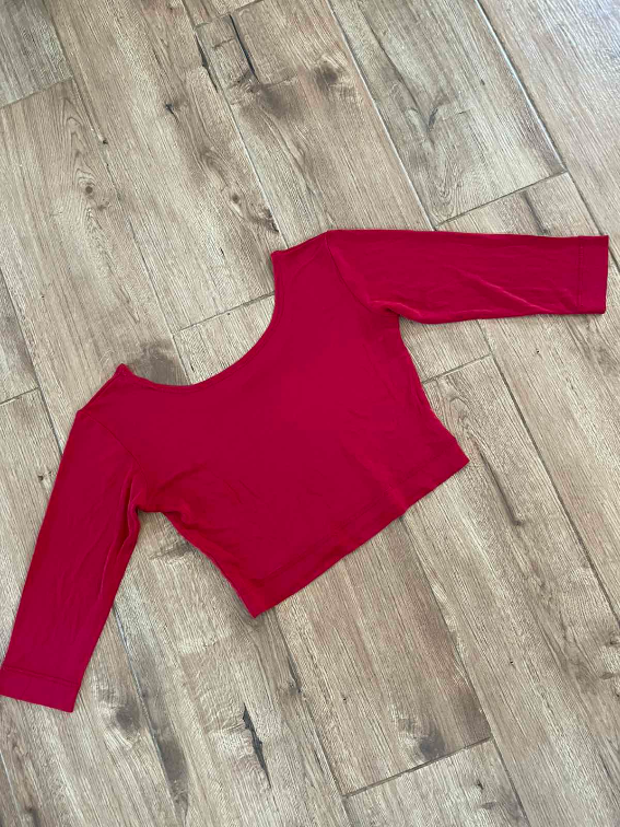 Crveni crop top slika #2