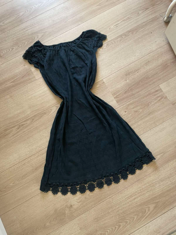 Crna haljina sa cvetićima  slika #1