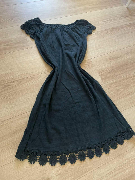 Crna haljina sa cvetićima  slika #3