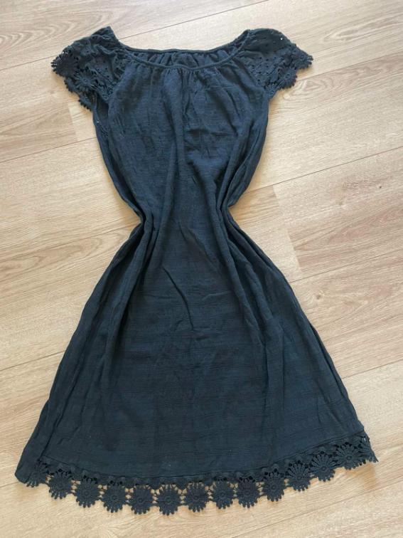 Crna haljina sa cvetićima  slika #4