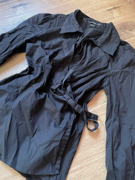 H&M crna košulja na preklop  slika #3