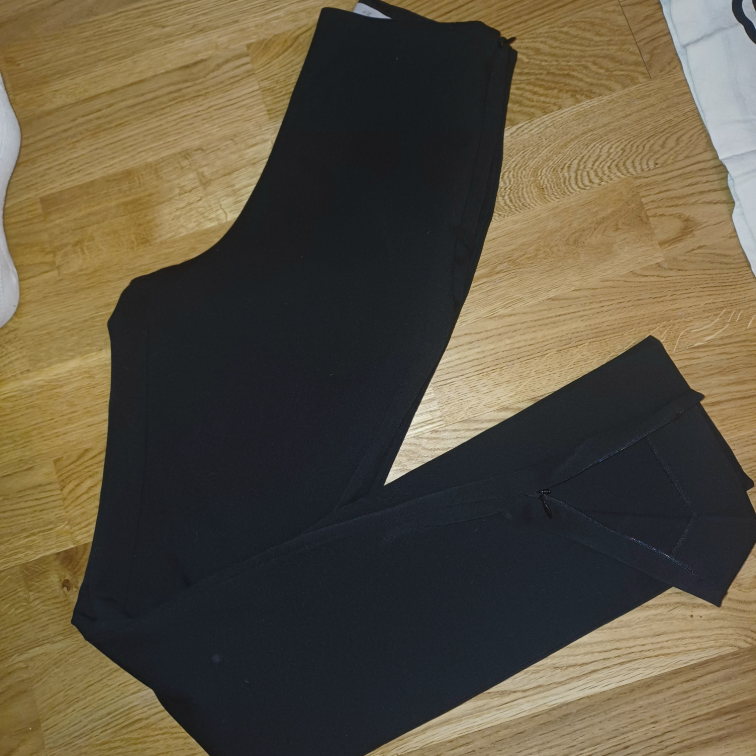 H&M pantaline sa prorezima slika #1