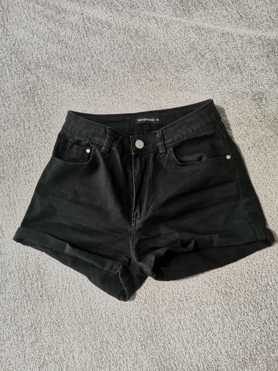 Crni šorts slika #2