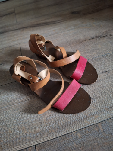 Bata sandale
