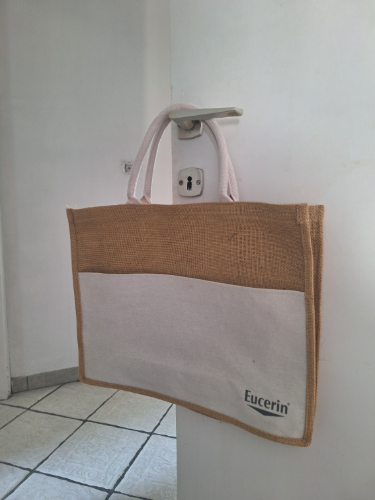 Nova eucerin torba za plazu