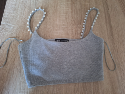 Zara top sa biserima