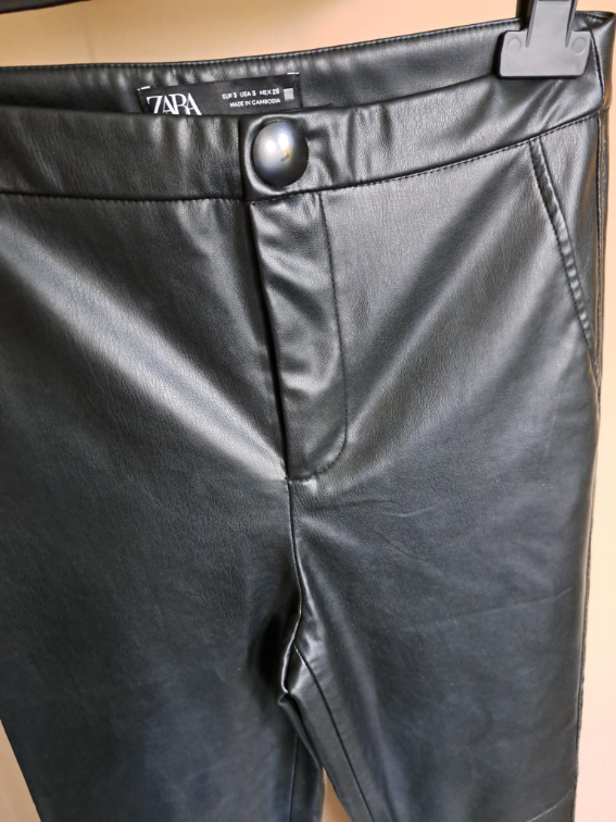 Zara helanke od vestacke koze slika #2