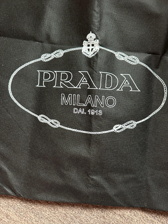 Prada futrola za odeću slika #2